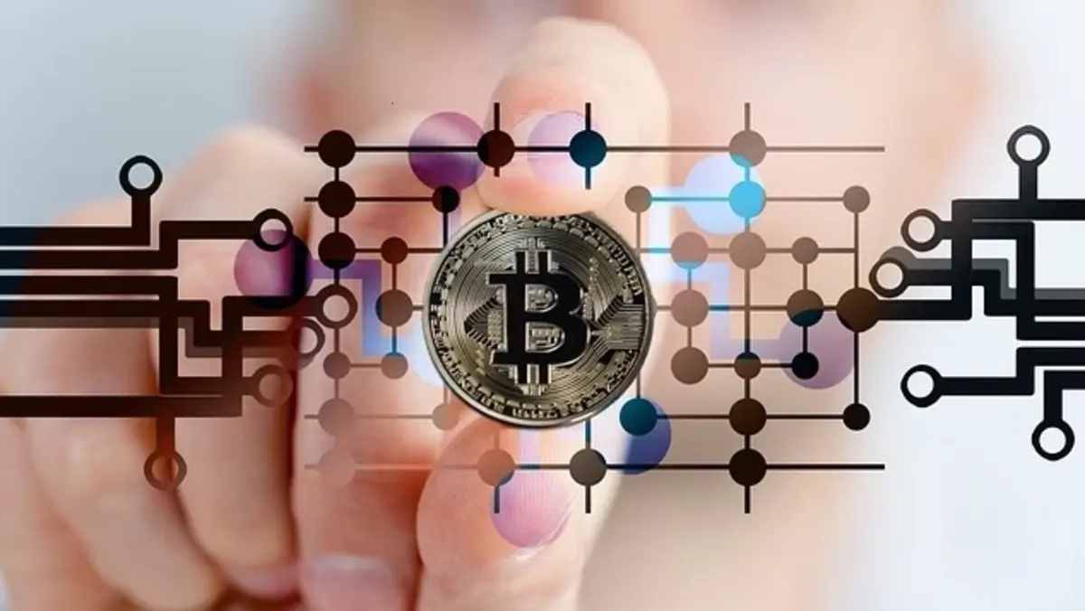 bitcoin-2643159_640-1 Criptomoedas e IA: como a tecnologia molda investimentos